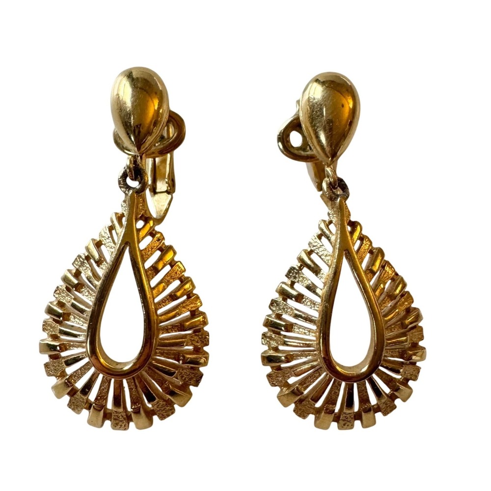 Trifari Gold Tone Teardrop Clip On Earrings Vintage Geometric Statement